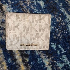 Michael Kors Jetset Travel  bifold wallet